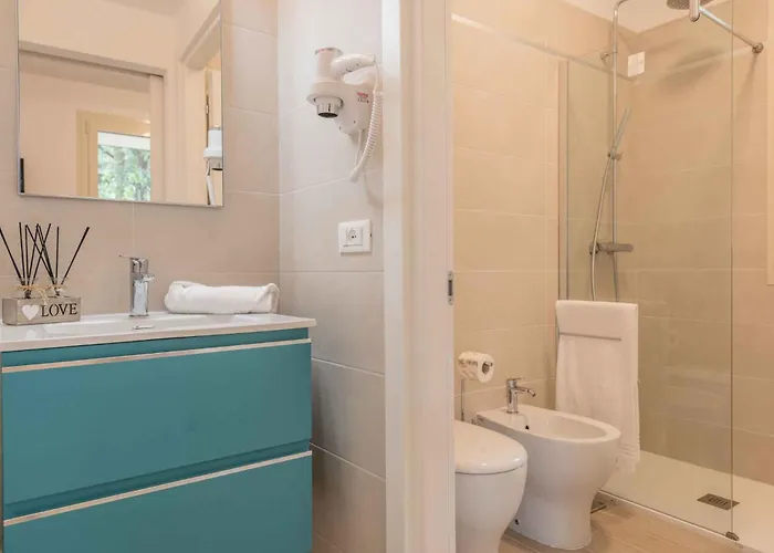 فيلة And Apt. In 21292 *